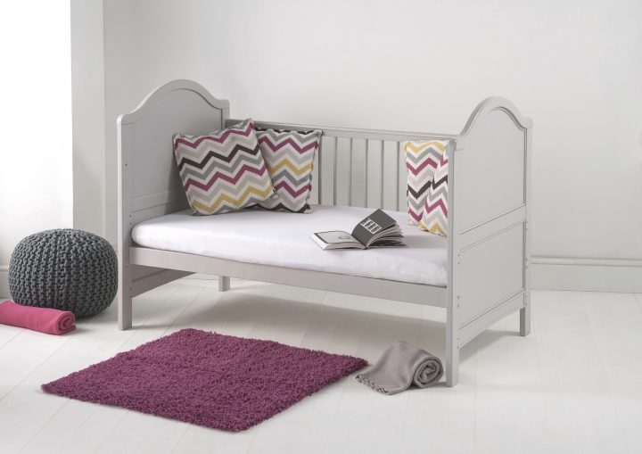 7838 Toulouse Cot Bed LS Day Bed Mode